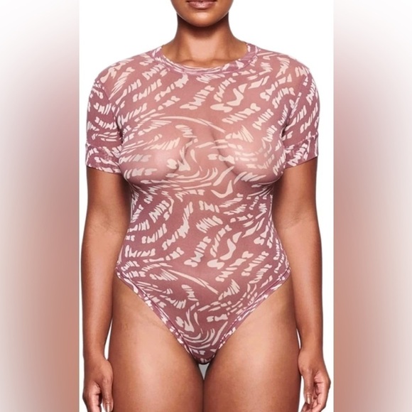 Skims Summer Mesh T-Shirt Body Suit Raspberry Swirl Size Medium NWT SOLDOUT - Picture 4 of 8